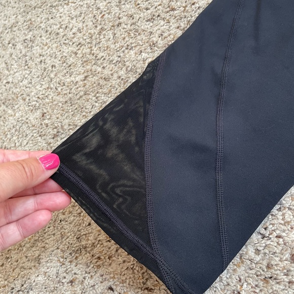 GapFit Mid Rise Black Legging - Picture 4 of 5